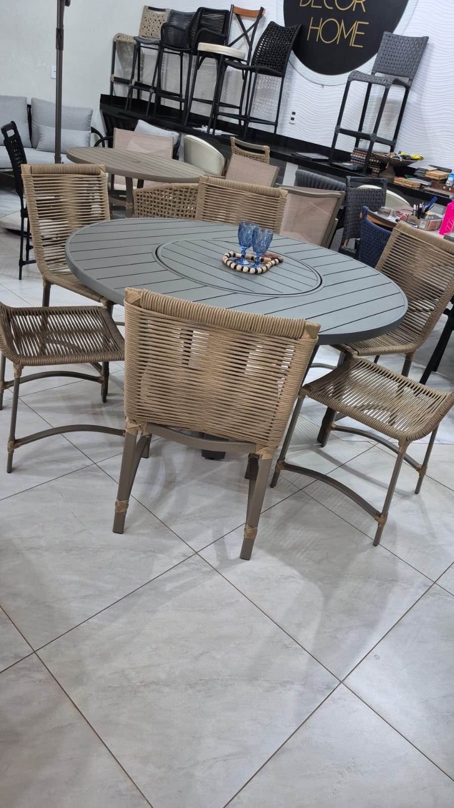 Mesa de alumínio para área externa